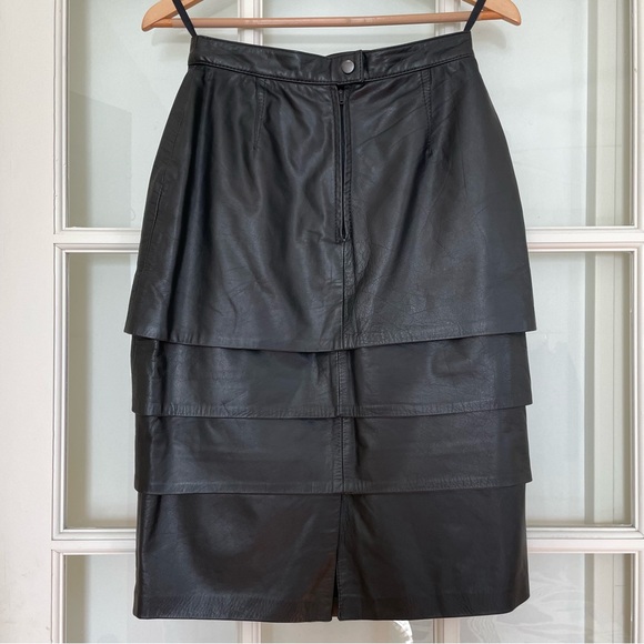 Bagatelle VTG vintage tiered 100% genuine leather skirt size 8 (26" meas. waist) - Picture 4 of 7